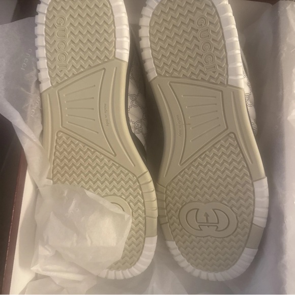 Gucci Men's White and Navy Sneakers with Red and Green Accents - Picture 4 of 7